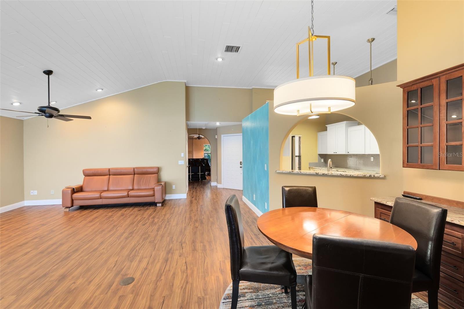 Image 14 of 29 For 2945 Lake Pineloch Boulevard 18-26