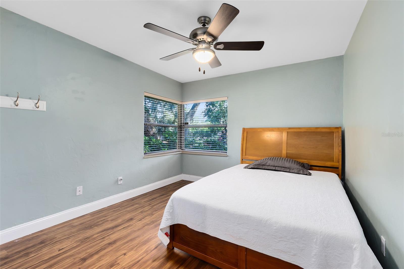 Image 16 of 29 For 2945 Lake Pineloch Boulevard 18-26