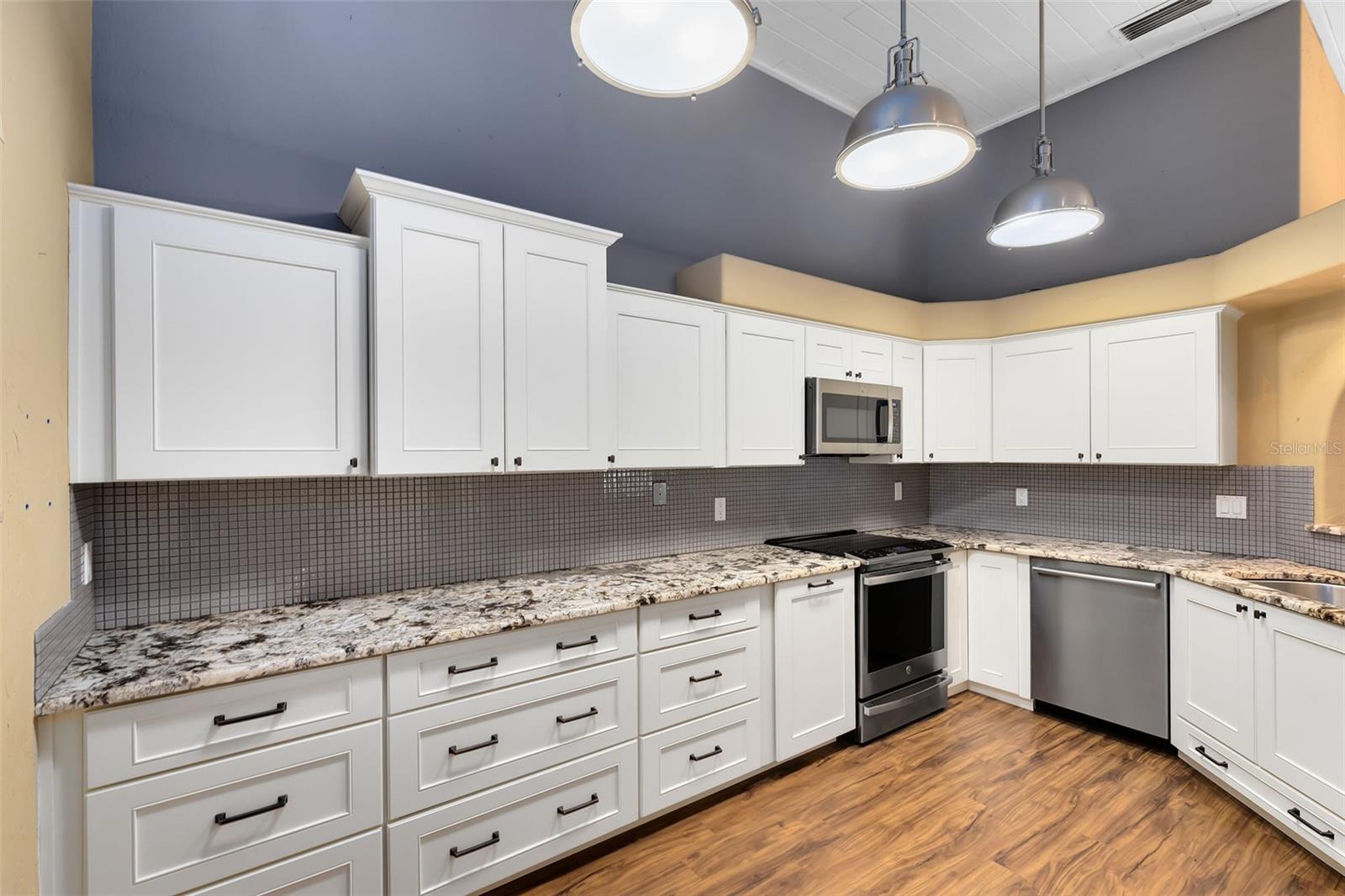 Image 6 of 29 For 2945 Lake Pineloch Boulevard 18-26
