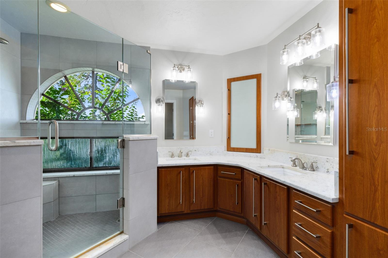 Image 8 of 29 For 2945 Lake Pineloch Boulevard 18-26
