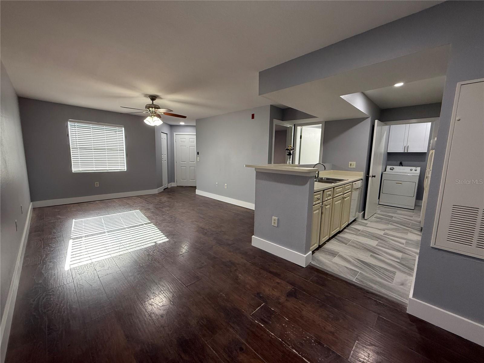 Image 3 of 9 For 3008 Parkway Boulevard 302