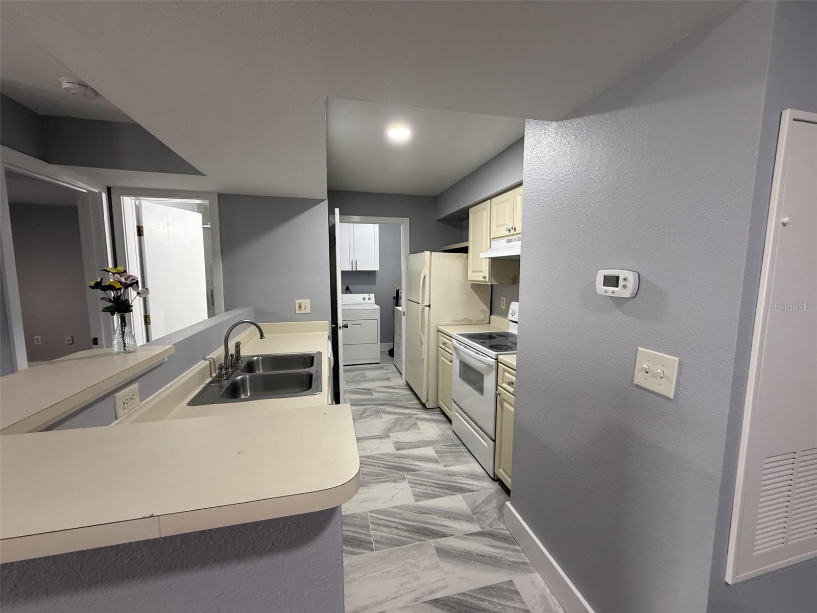 Image 5 of 9 For 3008 Parkway Boulevard 302