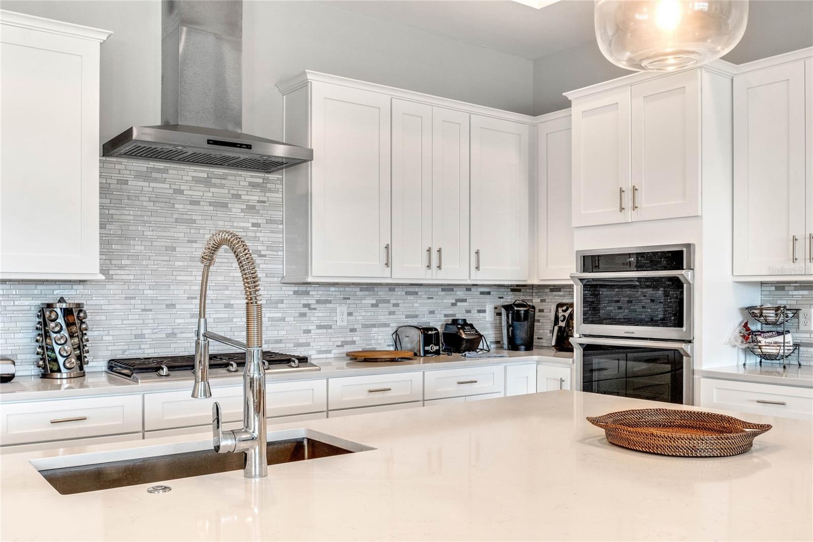 Image 18 of 46 For 15947 Vetta Drive