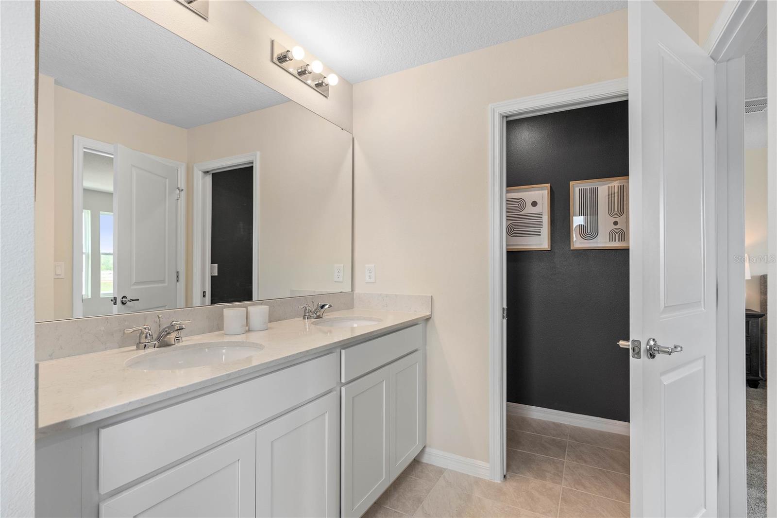 Image 18 of 27 For 405 Meadowland Point