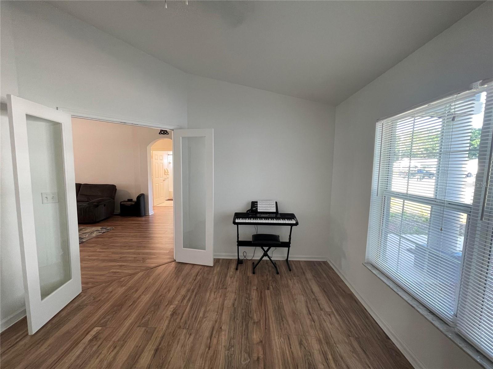 Image 10 of 37 For 10 Pinetree Drive