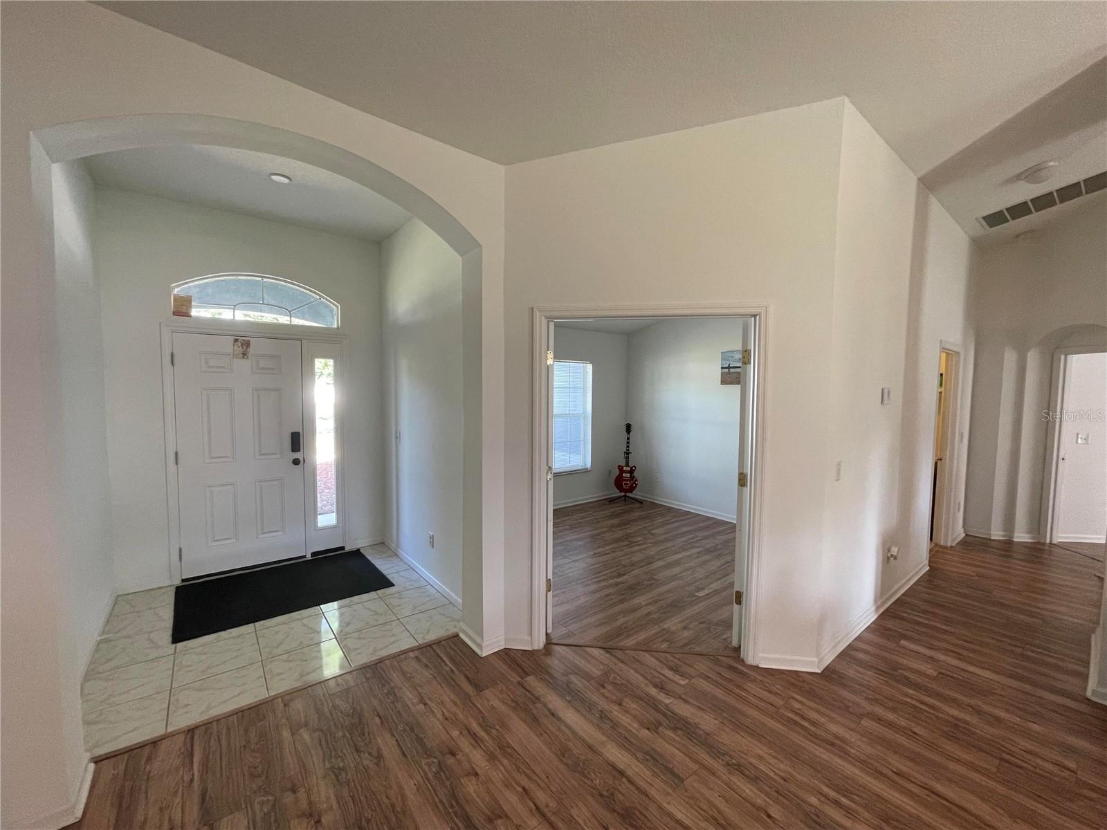 Image 11 of 37 For 10 Pinetree Drive