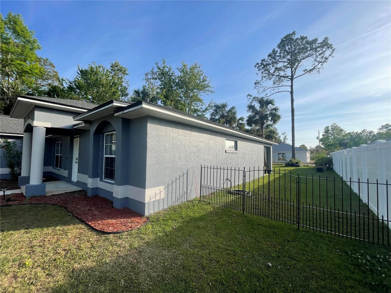 Image 8 of 37 For 10 Pinetree Drive