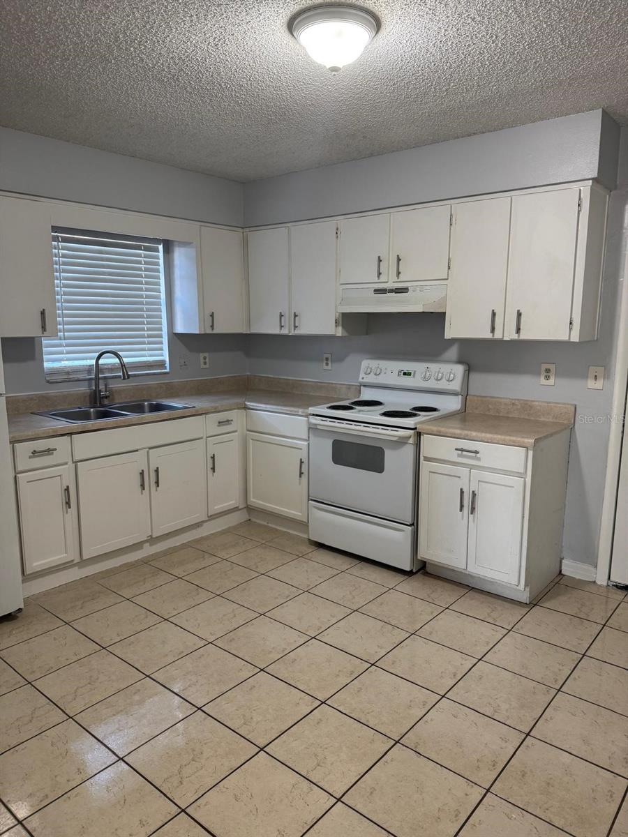 Image 3 of 9 For 1713 Birchwood Circle 1