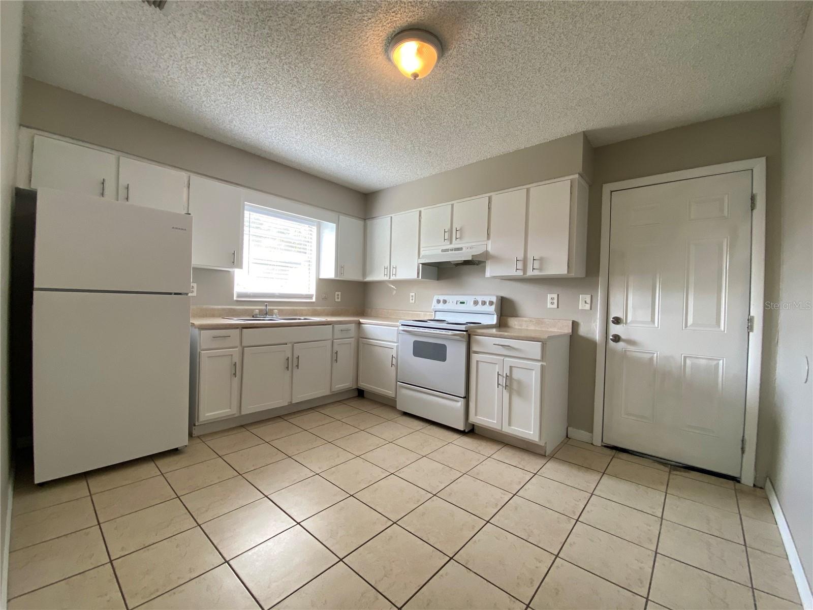 Image 6 of 9 For 1713 Birchwood Circle 1