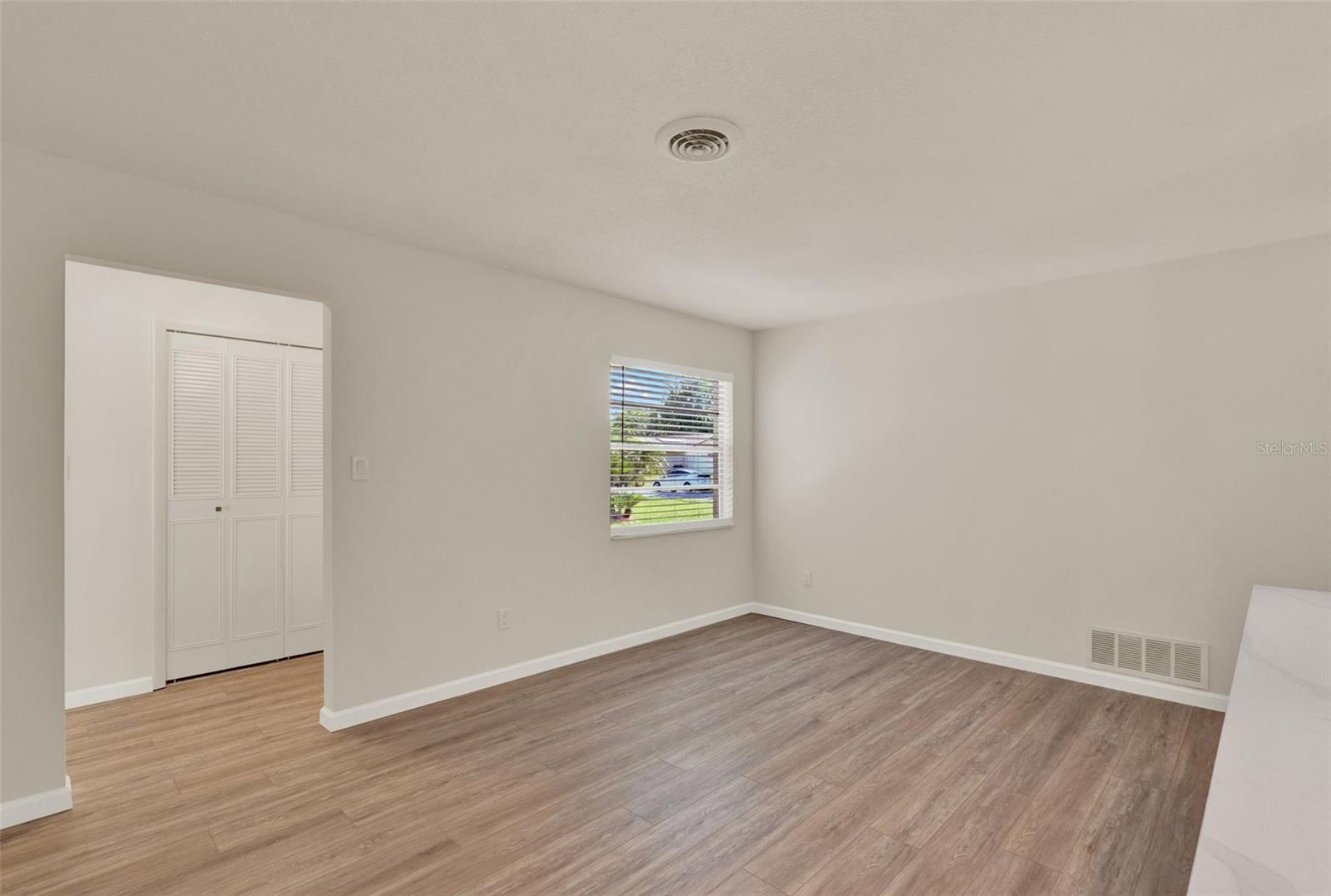 Image 18 of 42 For 5210 Poinsetta Avenue