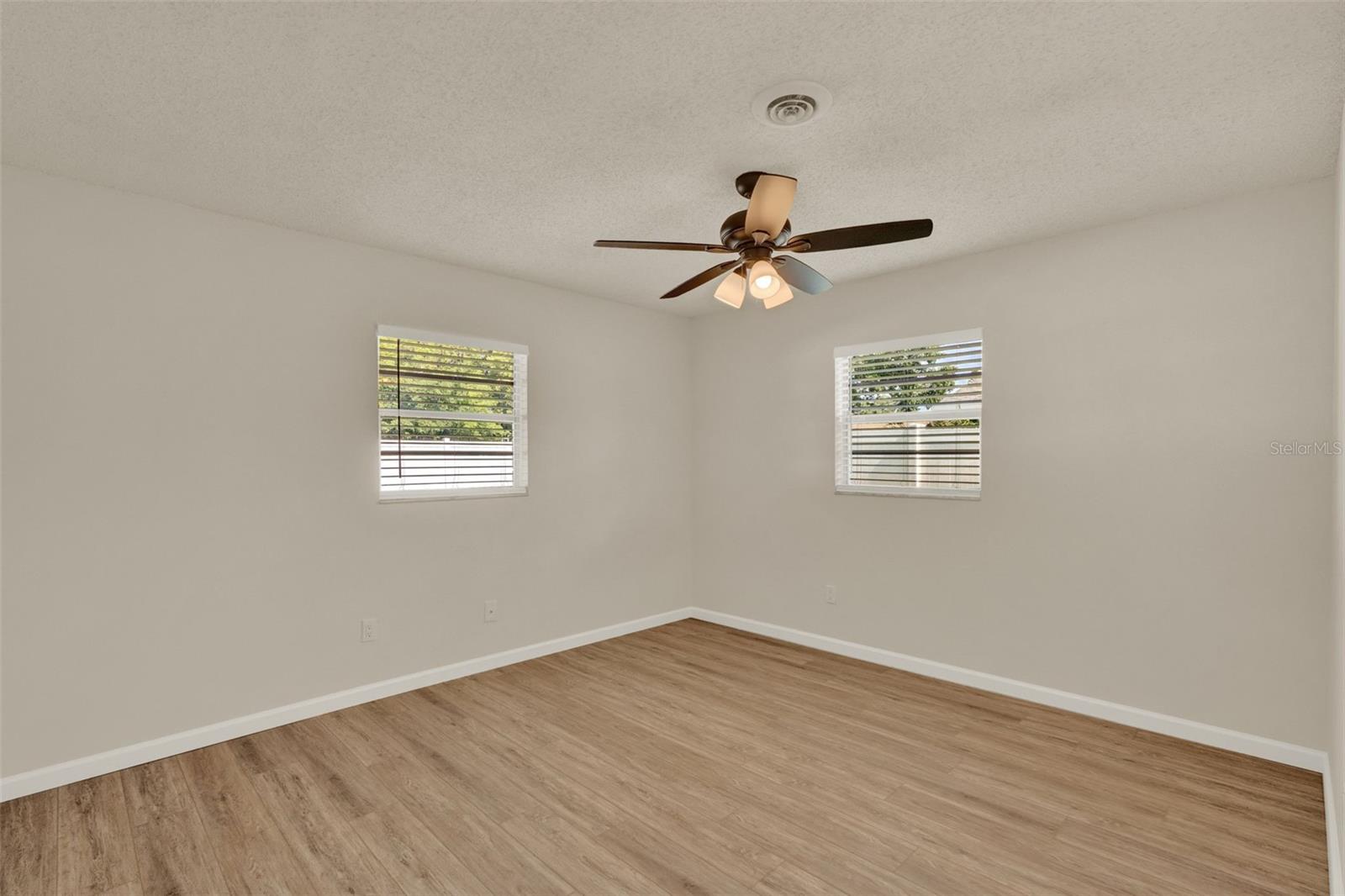 Image 23 of 42 For 5210 Poinsetta Avenue