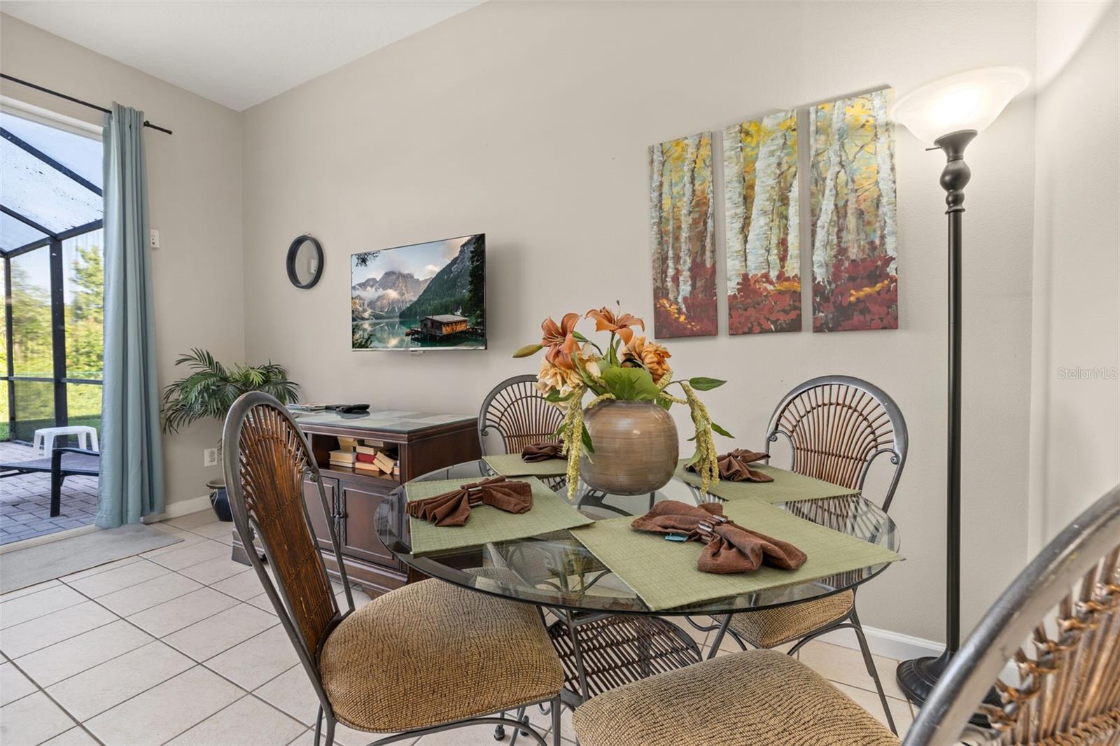 Image 27 of 100 For 2346 Silver Palm Drive