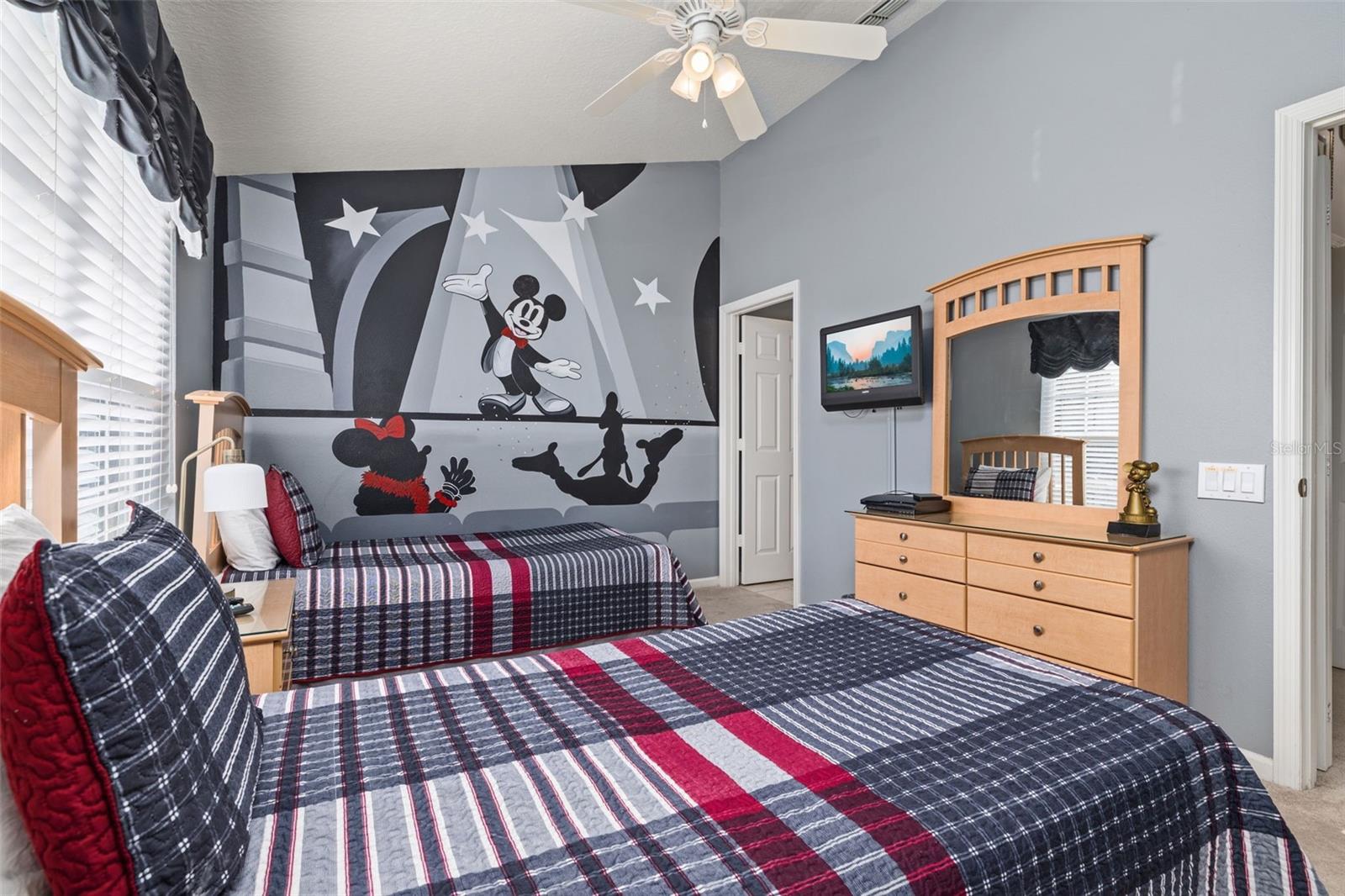 Image 31 of 100 For 2346 Silver Palm Drive