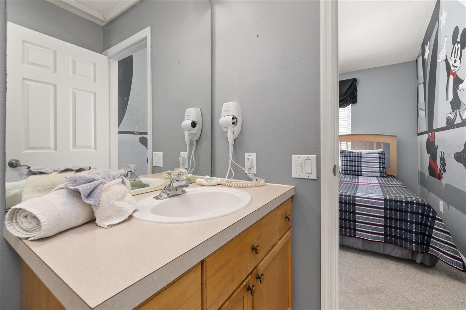 Image 35 of 100 For 2346 Silver Palm Drive