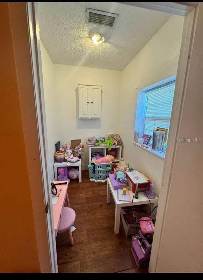Image 11 of 13 For 1808 Tattenham Way