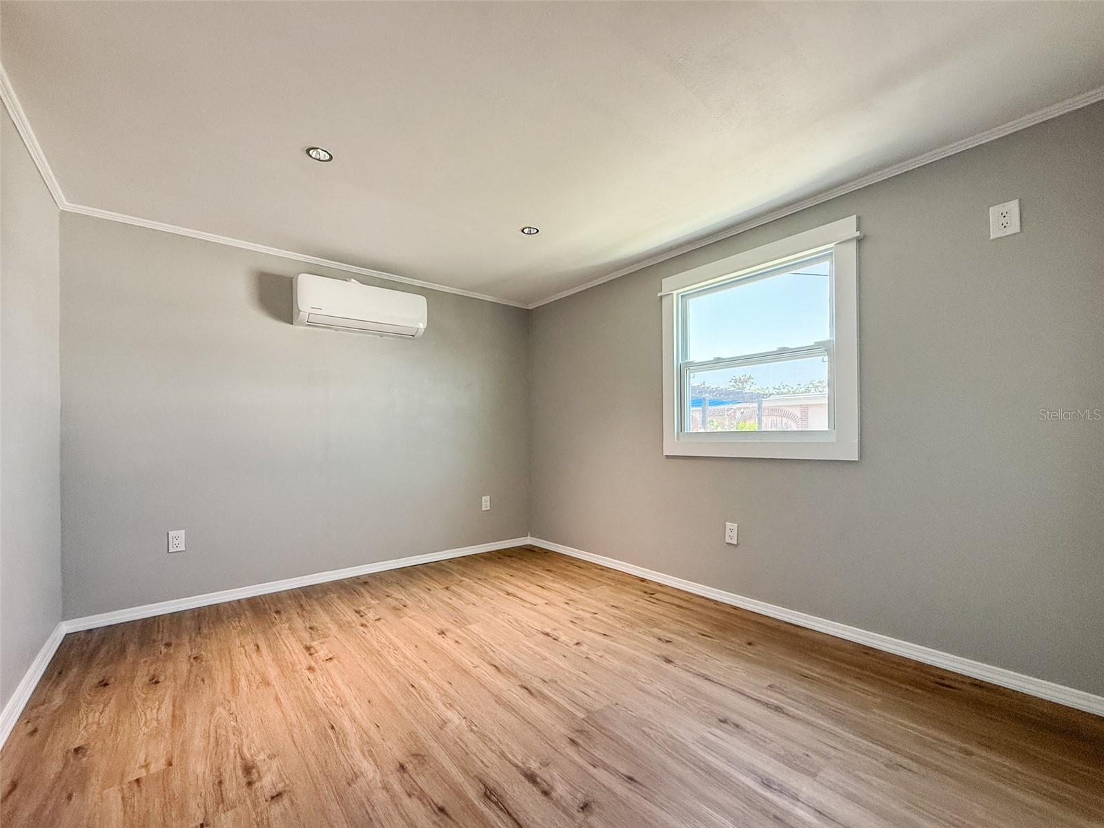 Image 12 of 25 For 5141 Oakland Hills Avenue