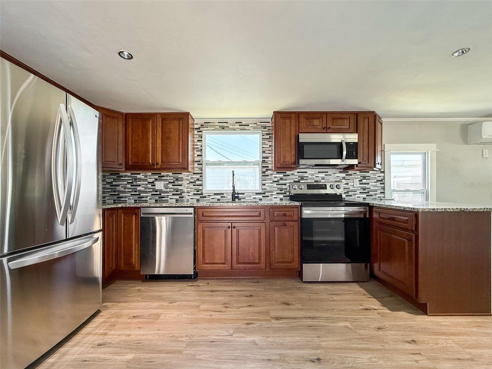 Image 3 of 25 For 5141 Oakland Hills Avenue