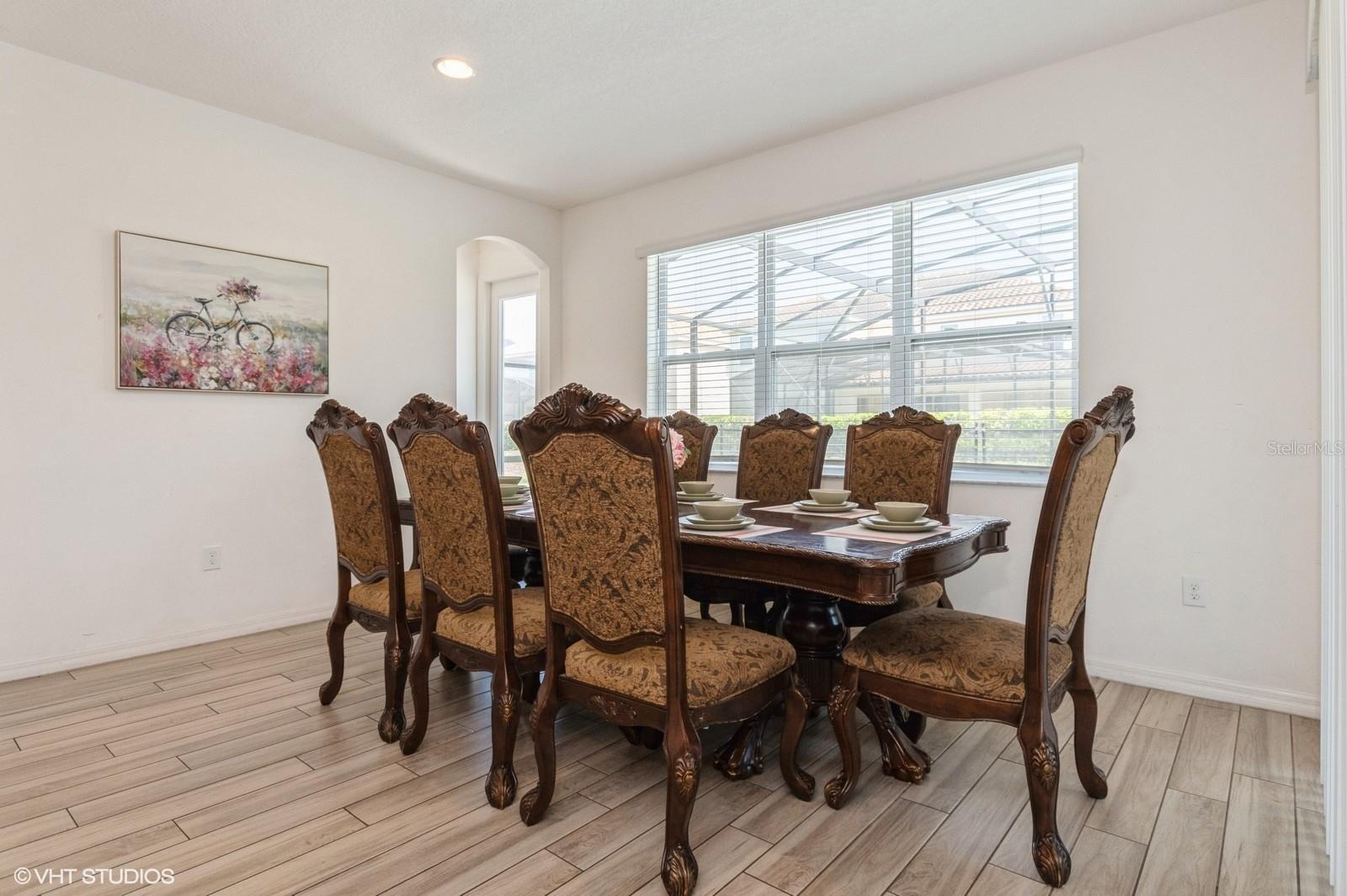 Listing photo id 12 for 7017 Oakwood Street