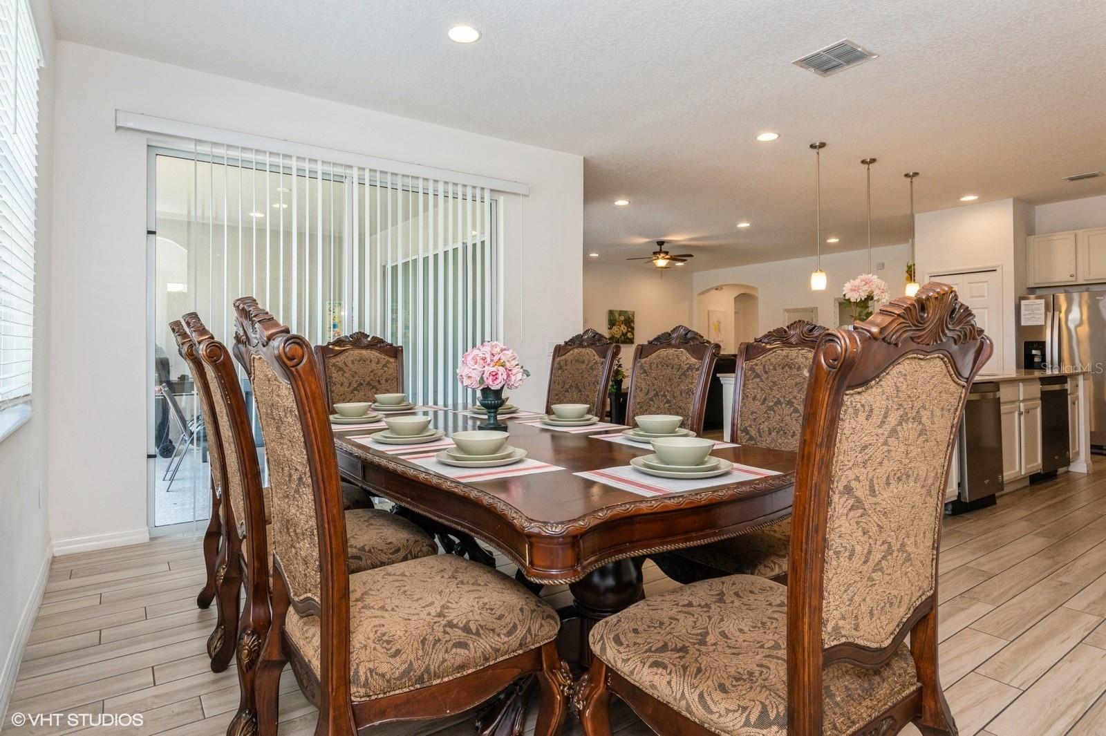 Listing photo id 13 for 7017 Oakwood Street