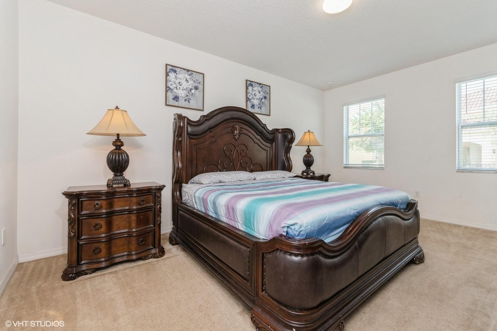 Listing photo id 14 for 7017 Oakwood Street