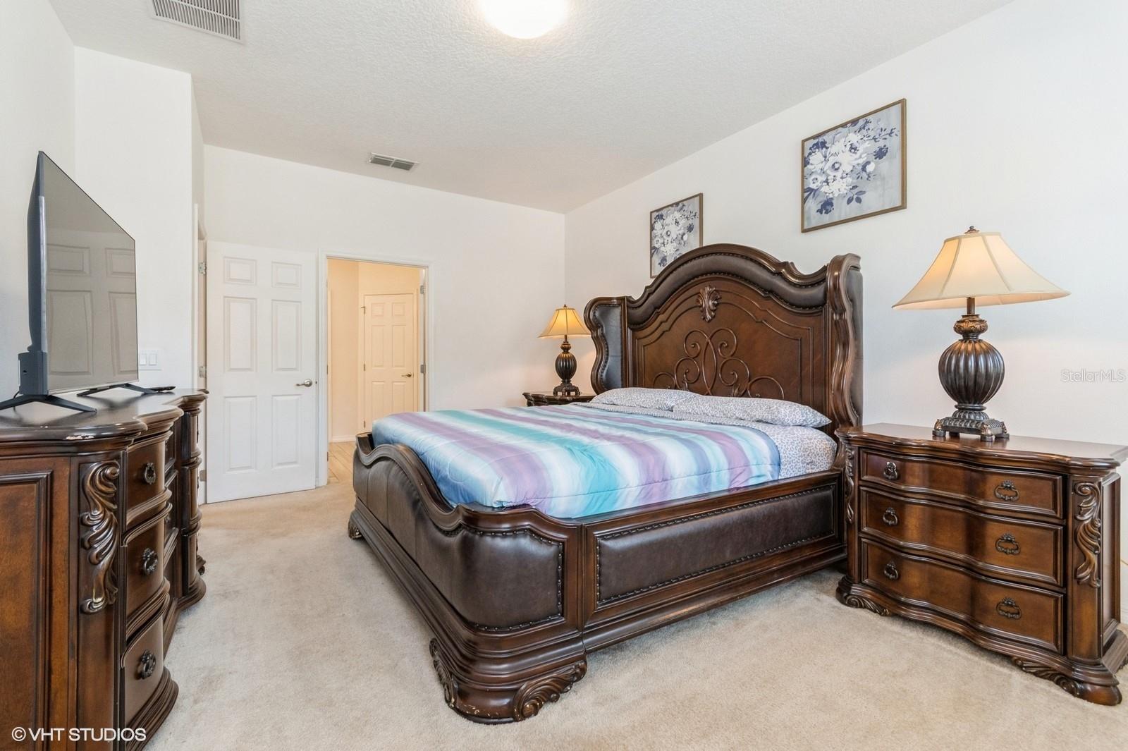 Listing photo id 15 for 7017 Oakwood Street