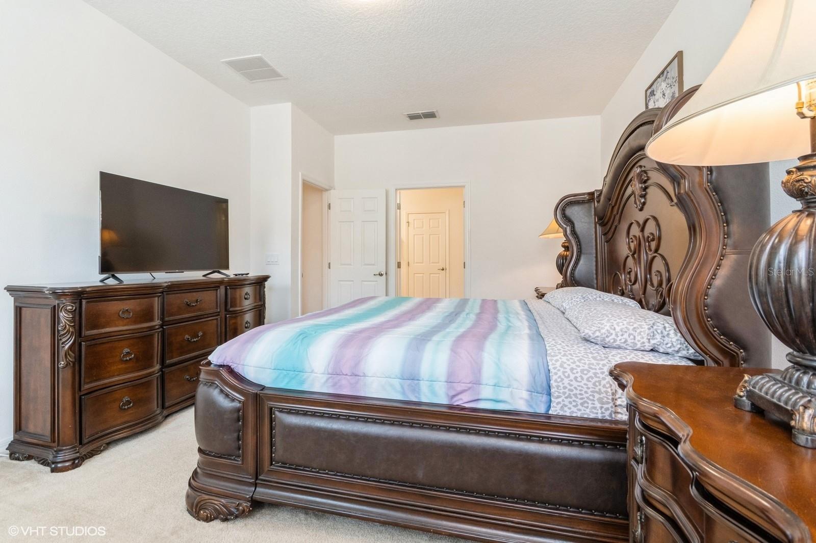 Listing photo id 16 for 7017 Oakwood Street