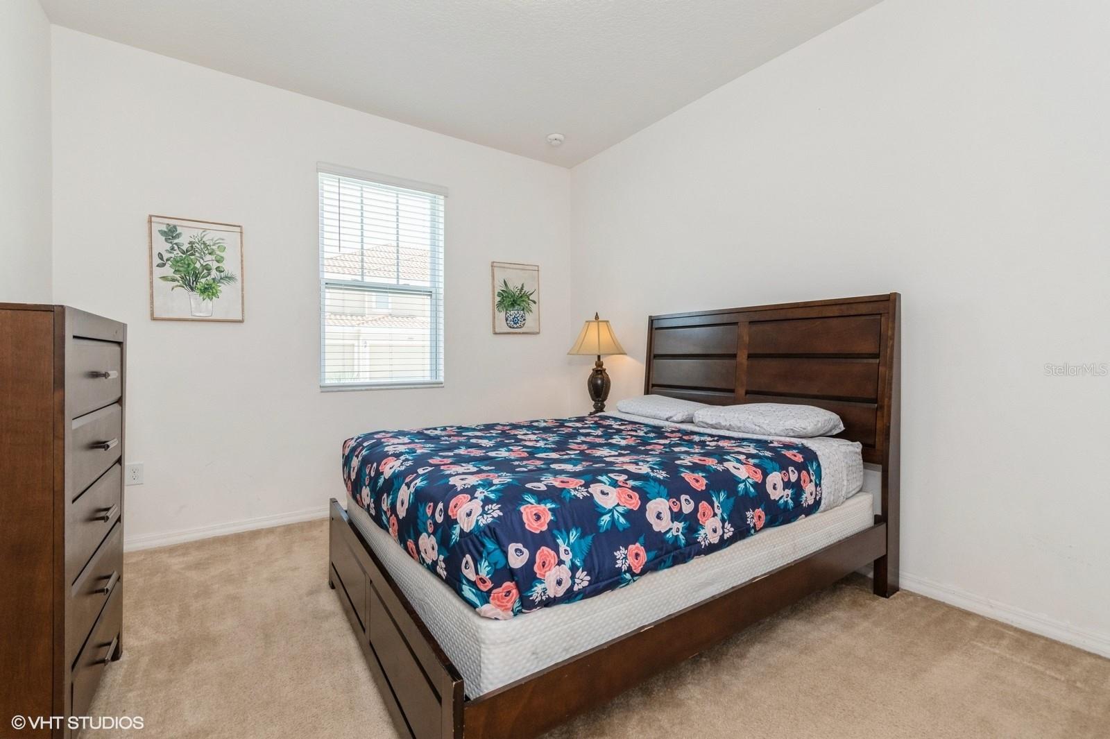 Listing photo id 18 for 7017 Oakwood Street