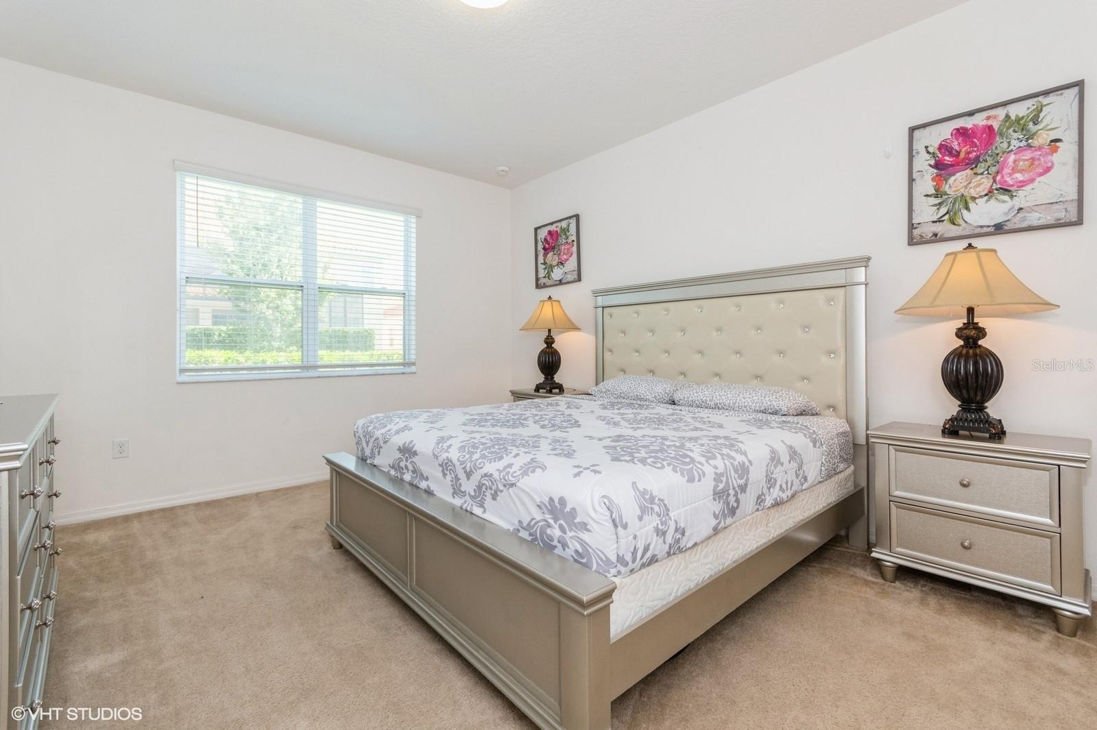 Listing photo id 21 for 7017 Oakwood Street