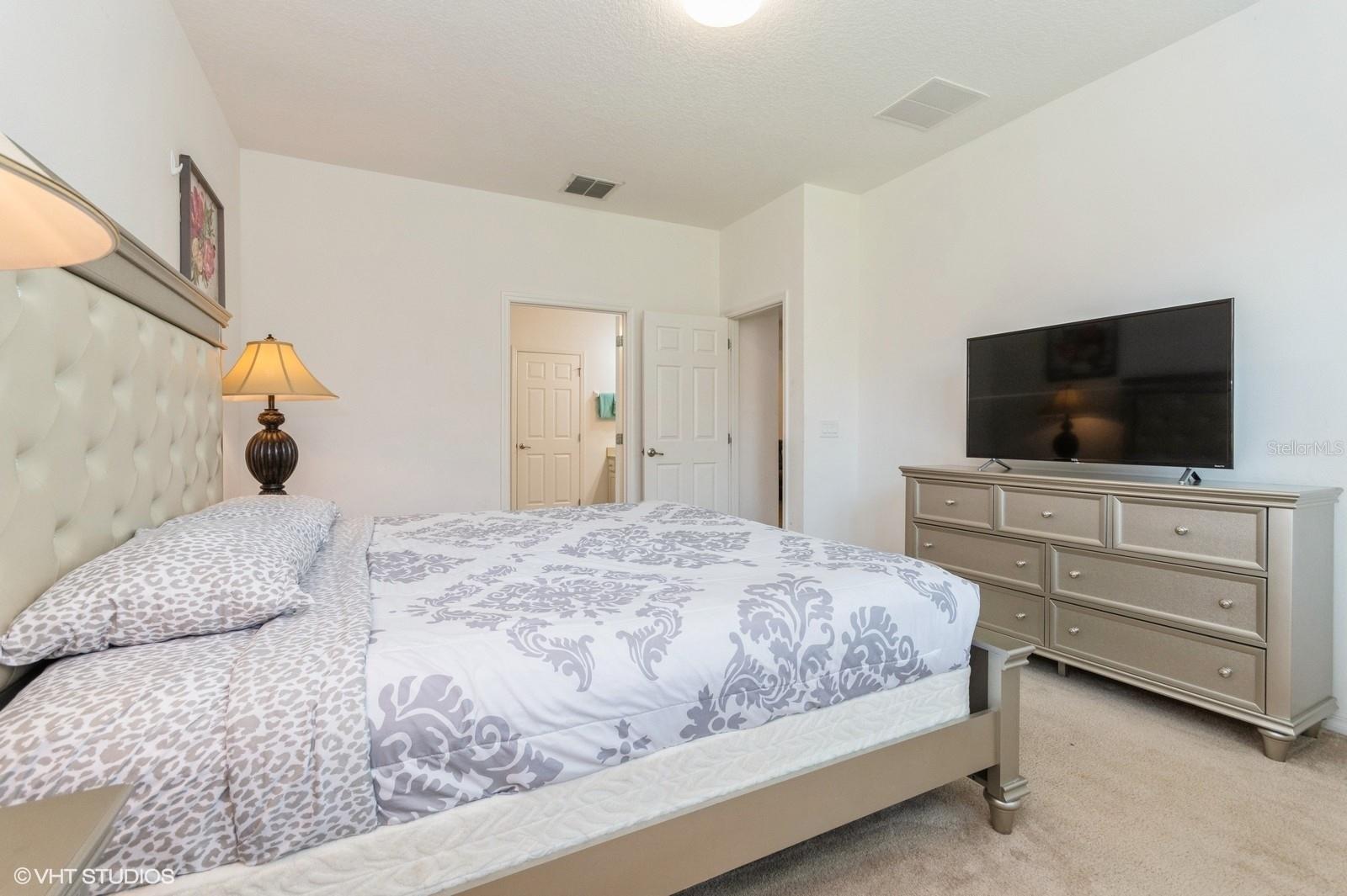 Listing photo id 23 for 7017 Oakwood Street