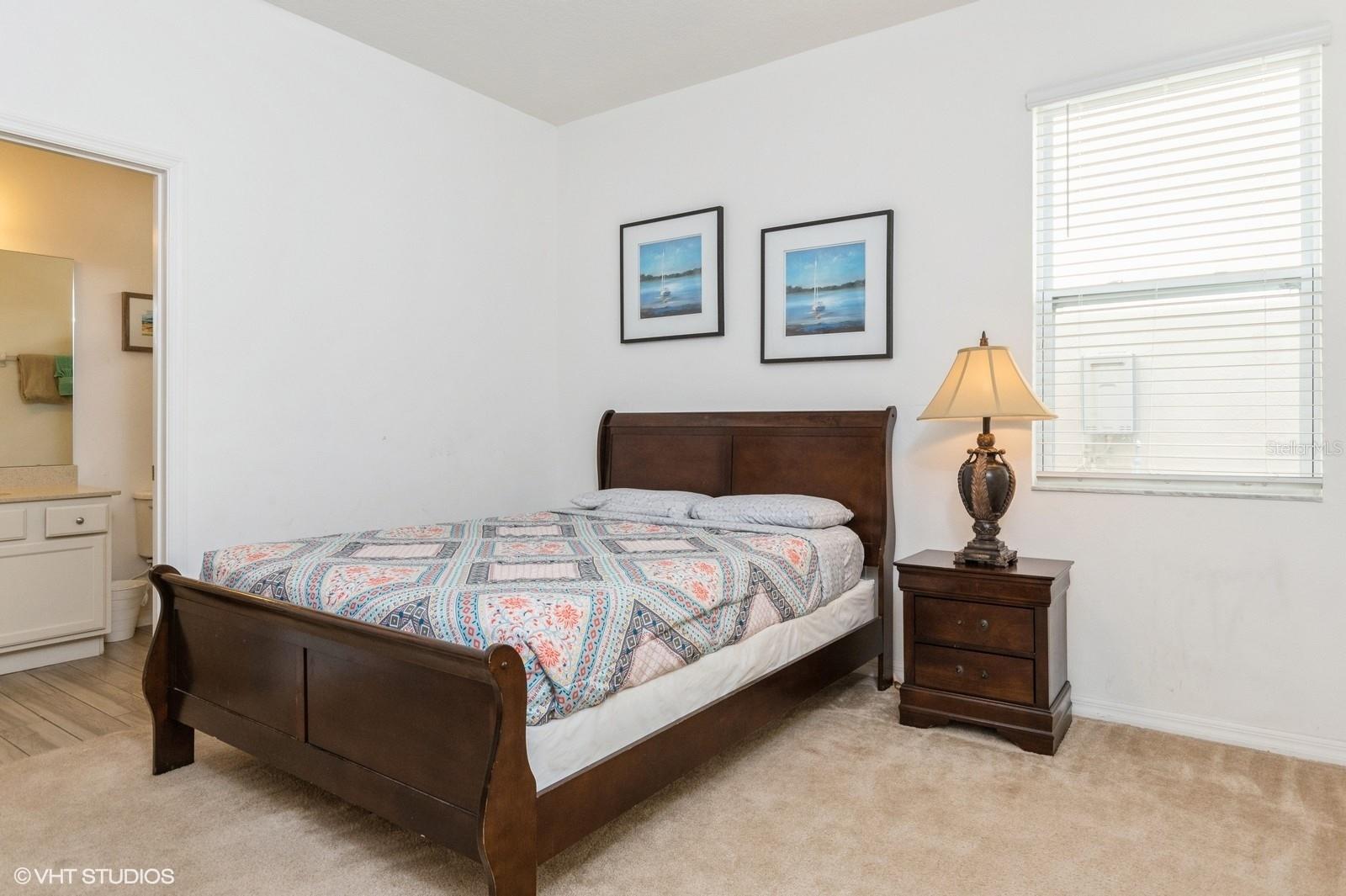 Listing photo id 25 for 7017 Oakwood Street