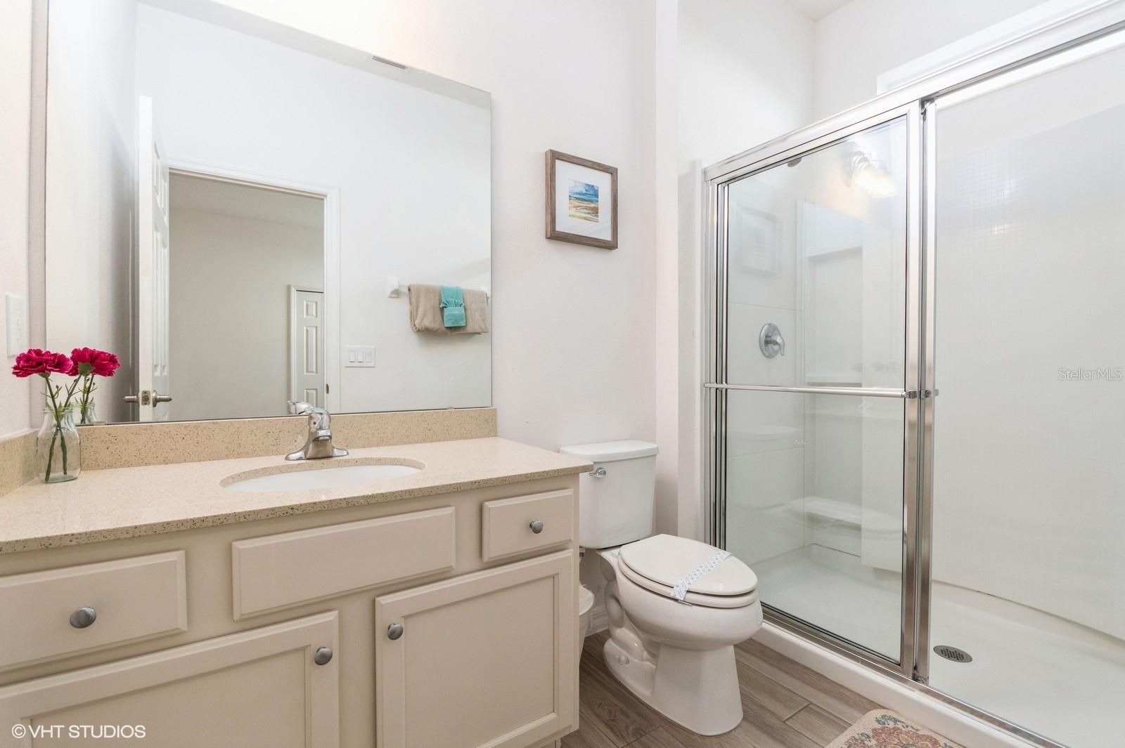 Listing photo id 27 for 7017 Oakwood Street