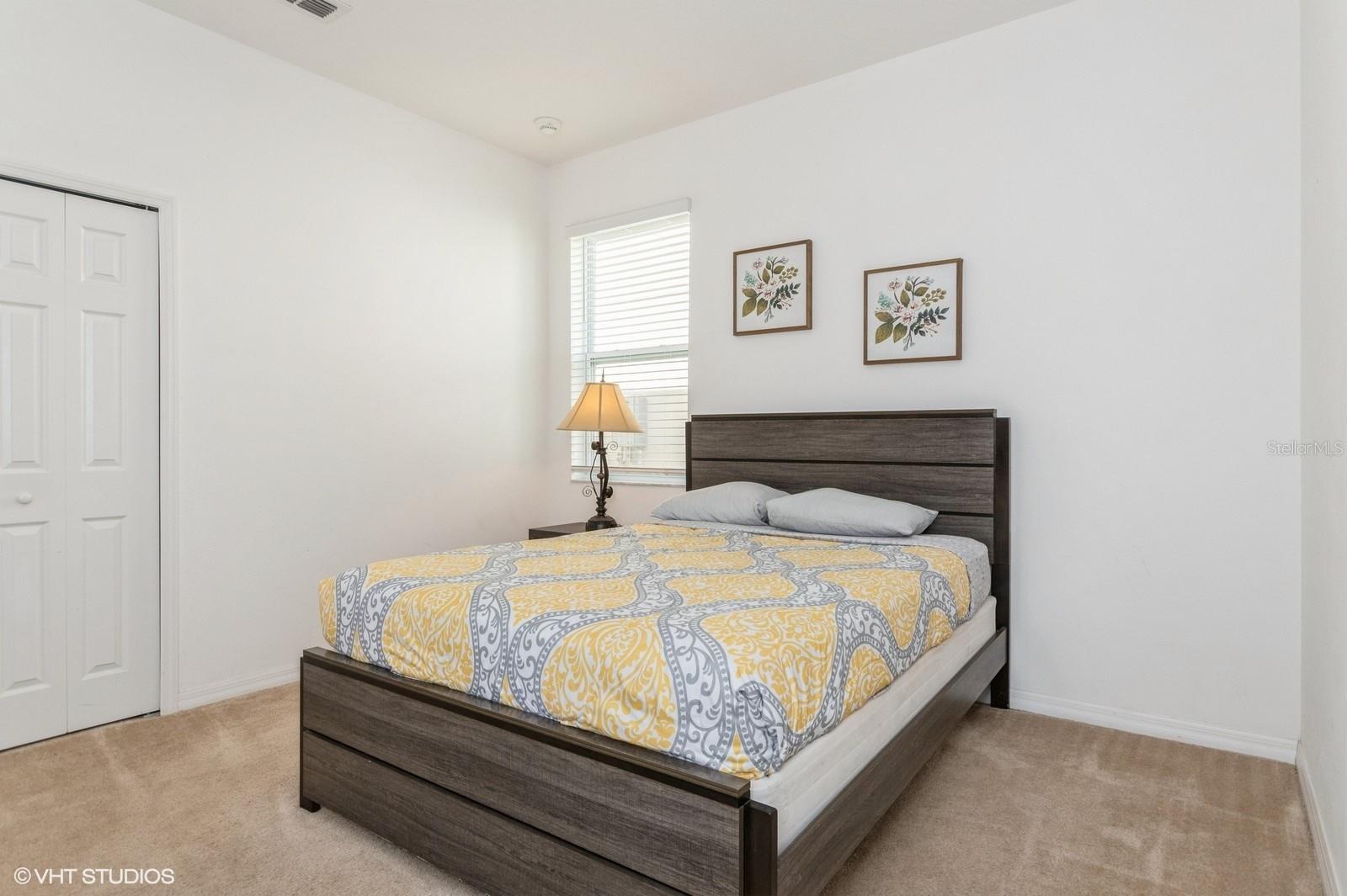 Listing photo id 28 for 7017 Oakwood Street