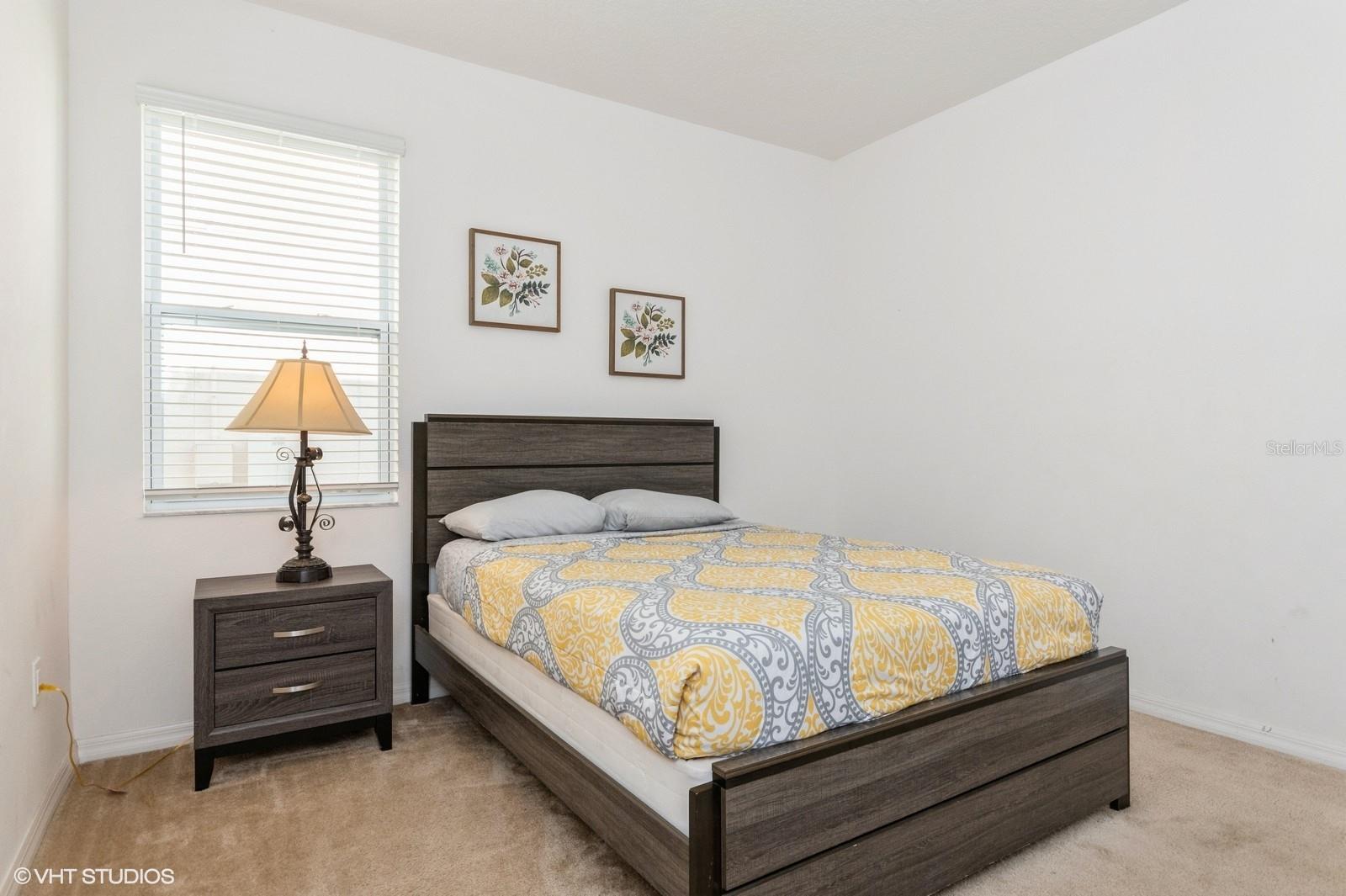 Listing photo id 29 for 7017 Oakwood Street