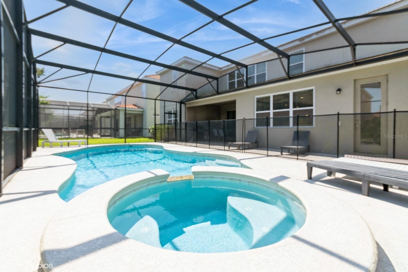 Listing photo id 36 for 7017 Oakwood Street