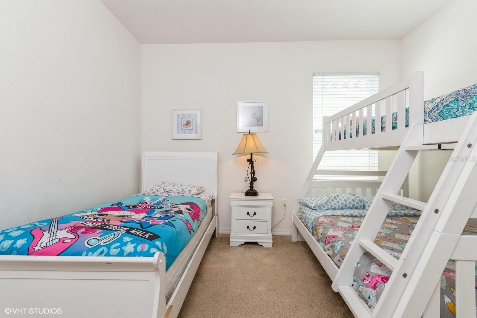 Listing photo id 45 for 7017 Oakwood Street