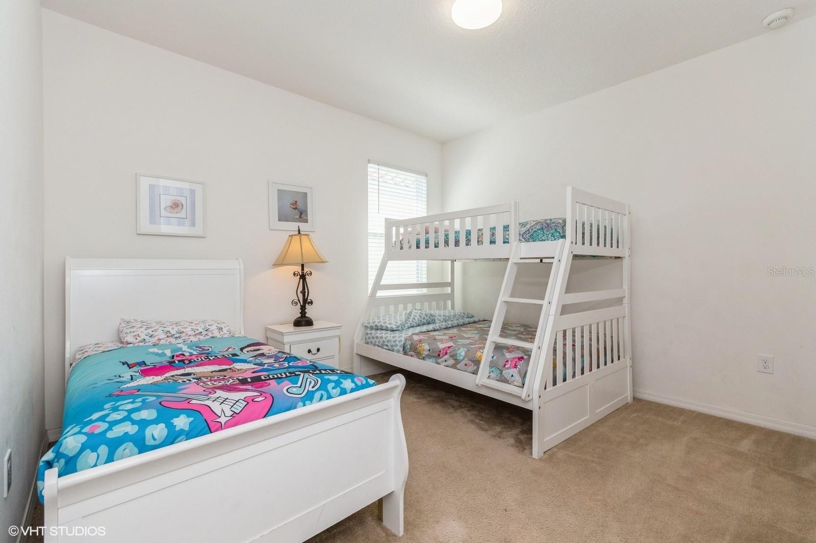 Listing photo id 46 for 7017 Oakwood Street