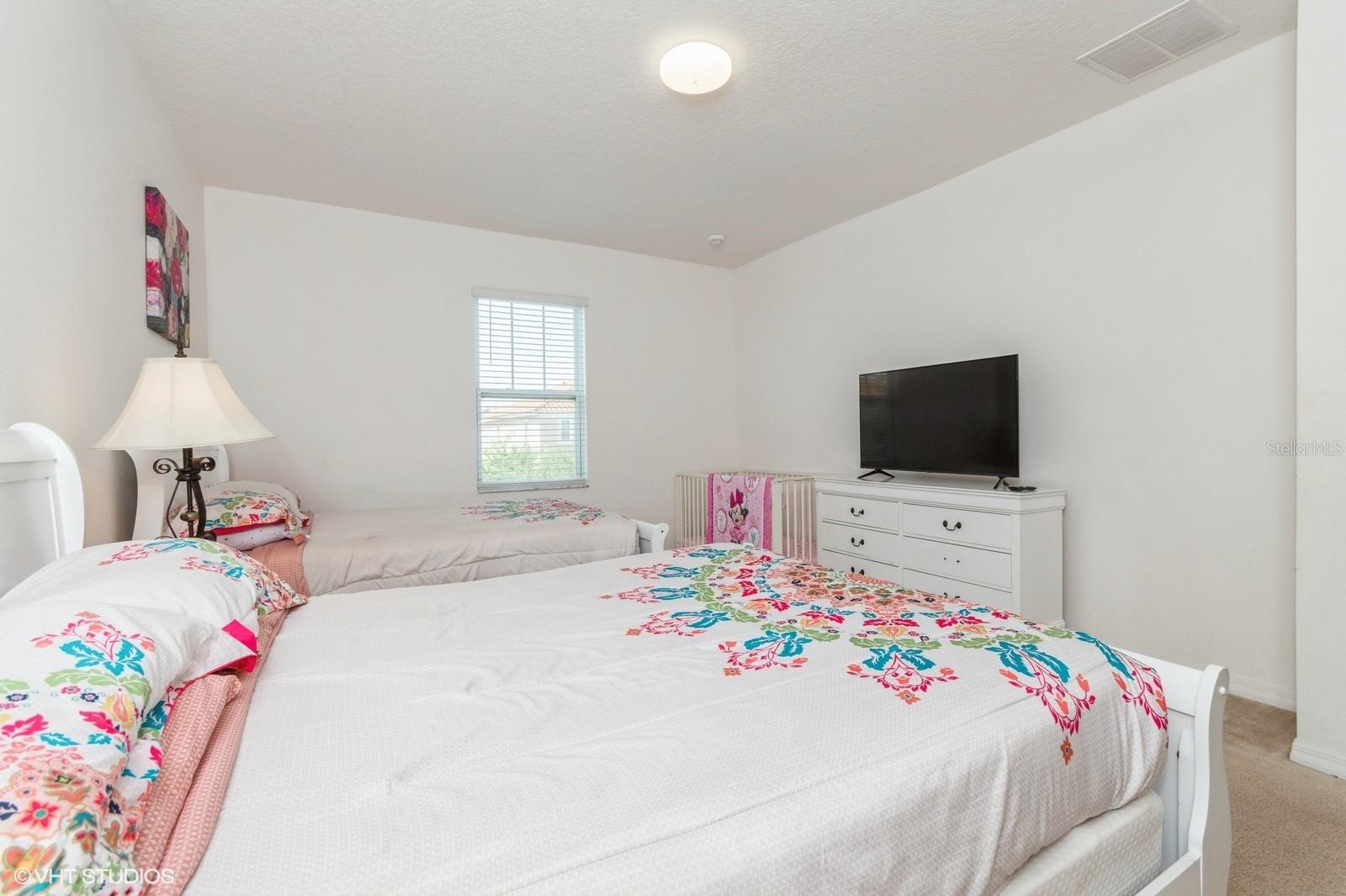 Listing photo id 49 for 7017 Oakwood Street
