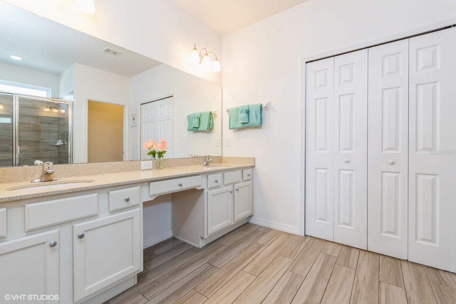 Listing photo id 51 for 7017 Oakwood Street