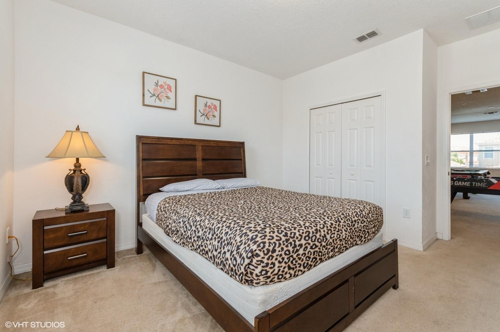 Listing photo id 52 for 7017 Oakwood Street