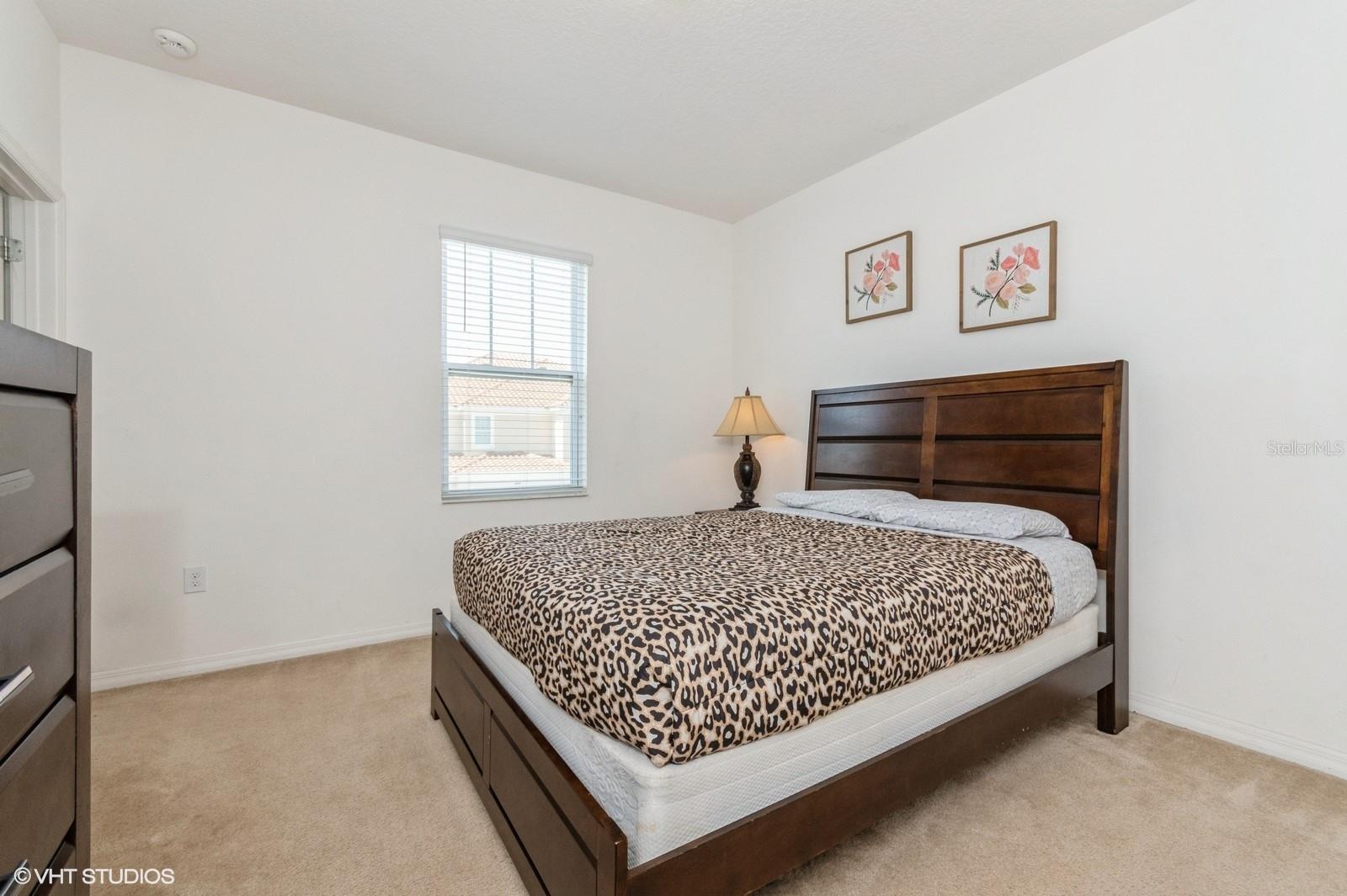 Listing photo id 53 for 7017 Oakwood Street