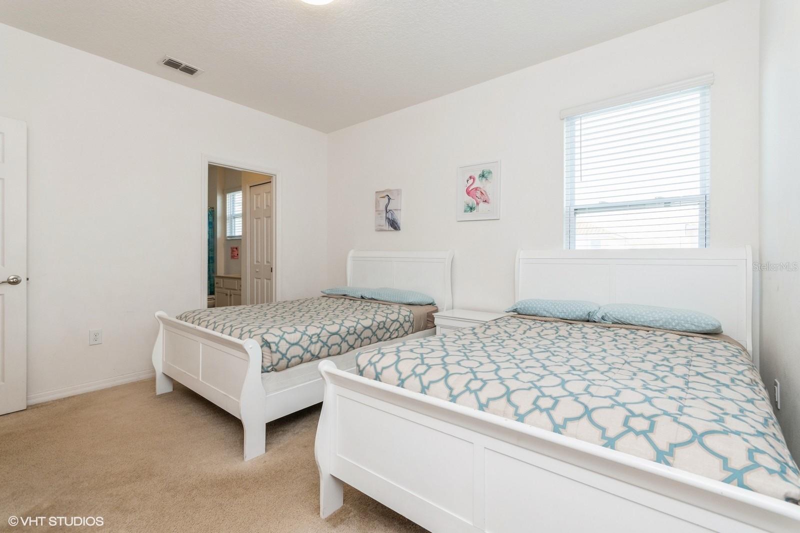 Listing photo id 55 for 7017 Oakwood Street