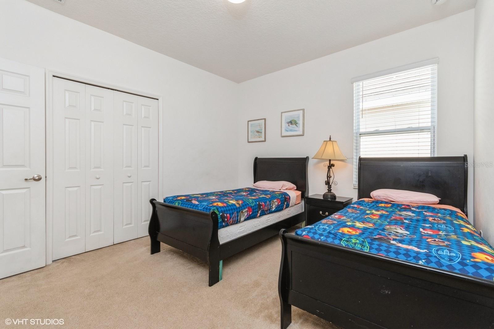 Listing photo id 57 for 7017 Oakwood Street
