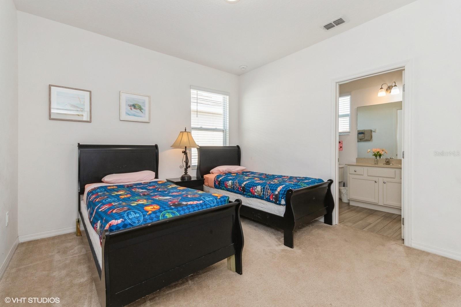 Listing photo id 58 for 7017 Oakwood Street