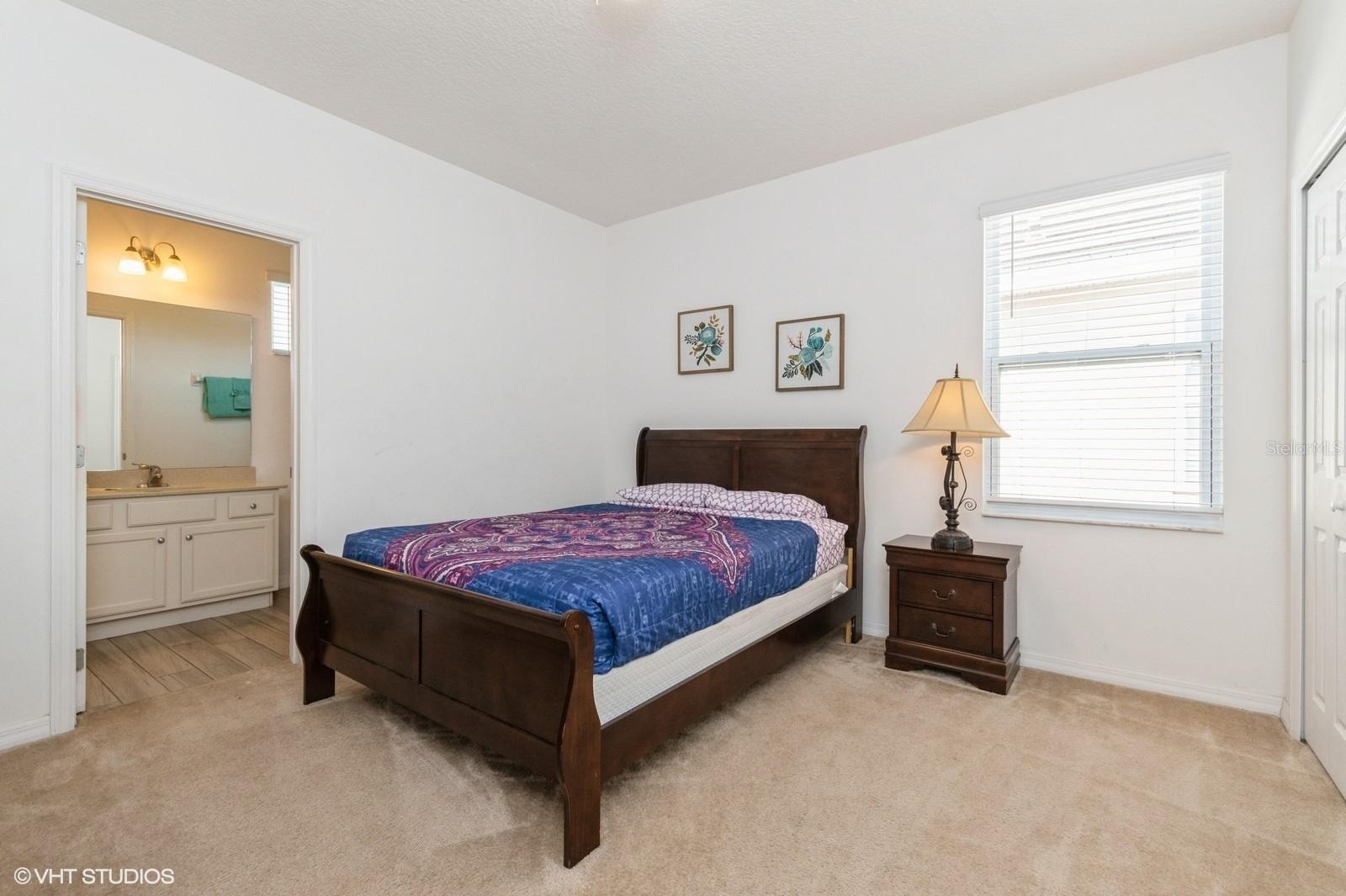 Listing photo id 60 for 7017 Oakwood Street