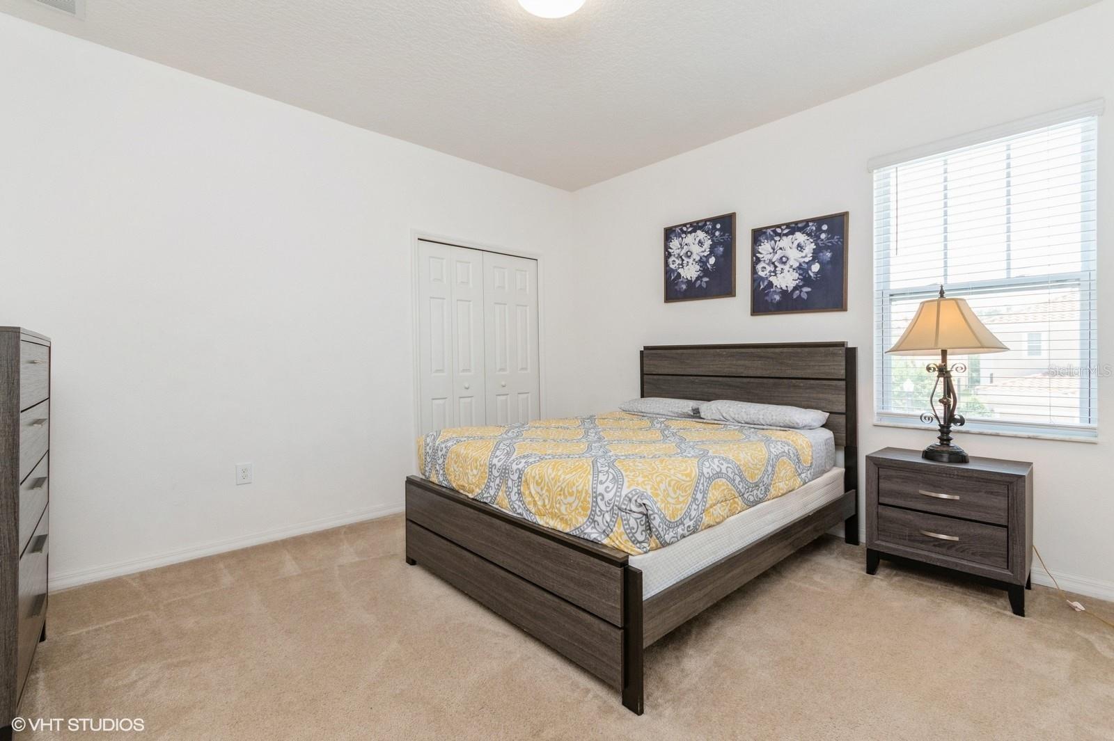 Listing photo id 63 for 7017 Oakwood Street