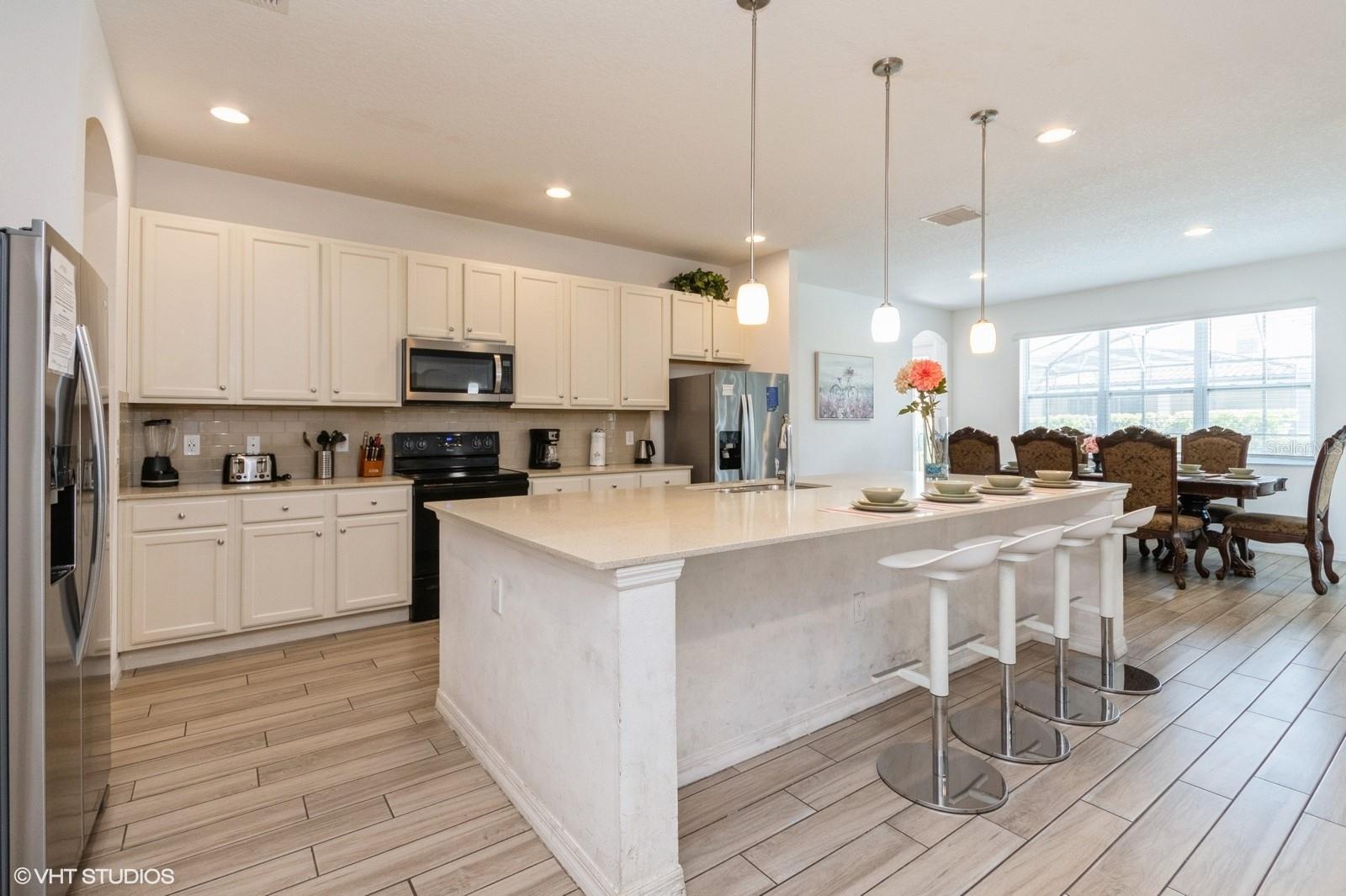 Listing photo id 7 for 7017 Oakwood Street