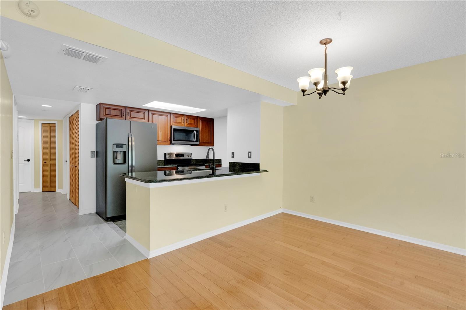 Image 10 of 34 For 2020 Royal Bay Boulevard 91