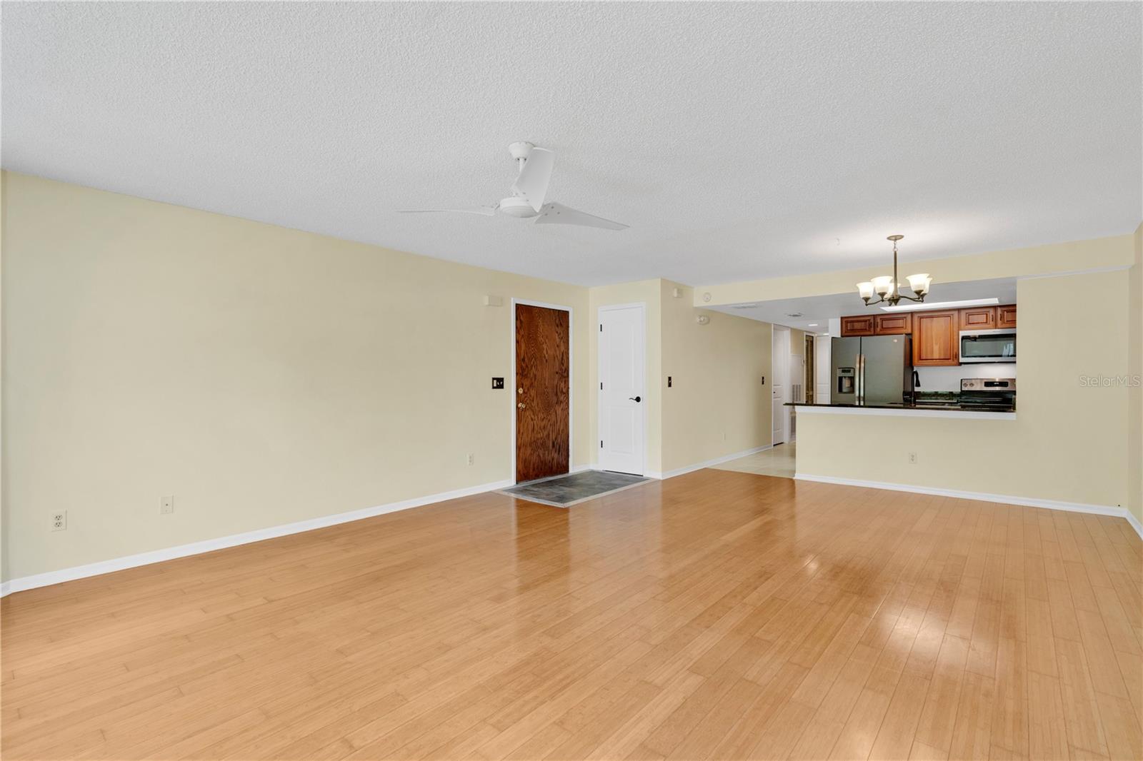 Image 7 of 34 For 2020 Royal Bay Boulevard 91