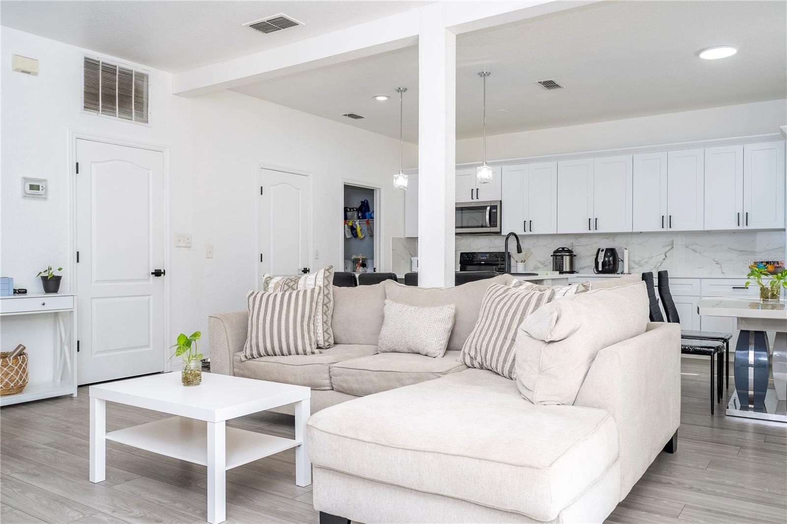 Image 10 of 69 For 17614 Woodcrest Way
