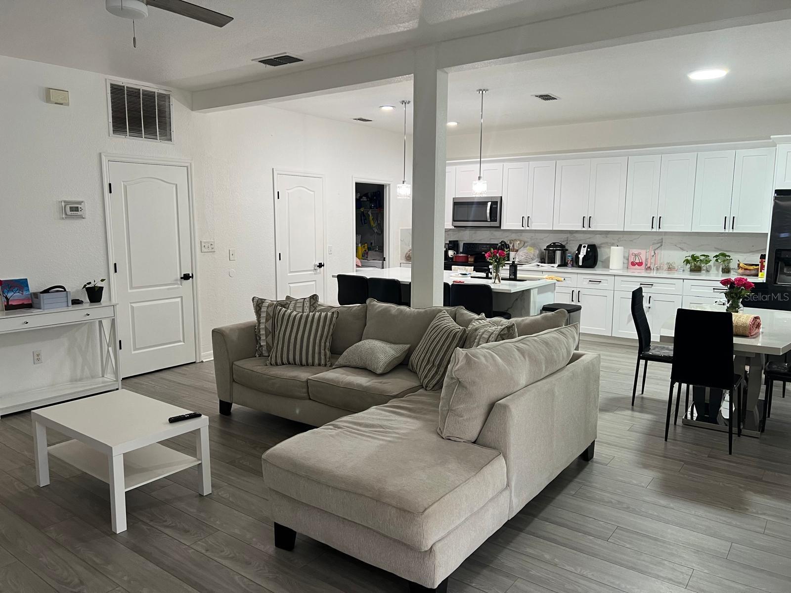 Image 7 of 9 For 17614 Woodcrest Way